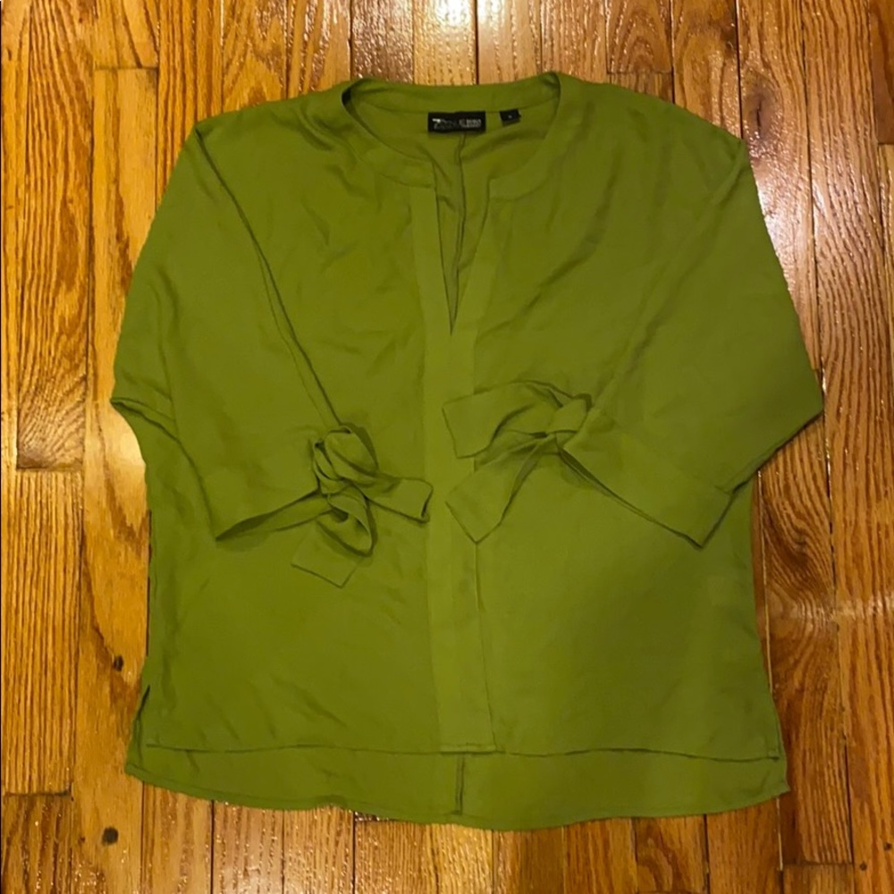 Women’s short-3/4 sleeved blouse